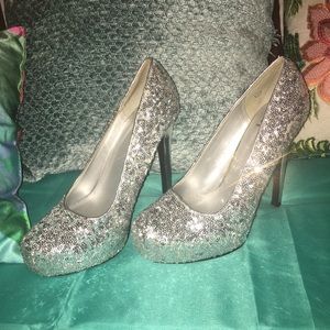 😍Silver Sequin Pumps 👠